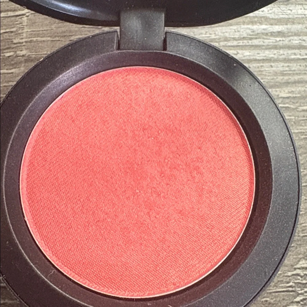 MAC 💕 Powder Blush in “This is paradise
